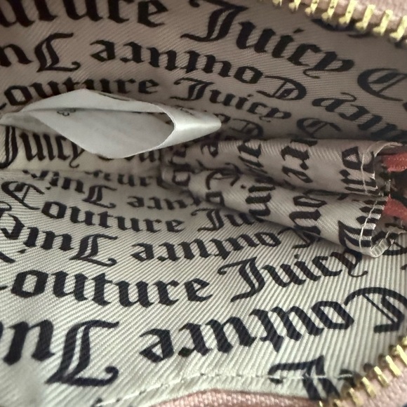 NWT Juicy Couture Heart-Shaped Pink Diamond String of Pearls Zip Around - Picture 4 of 4